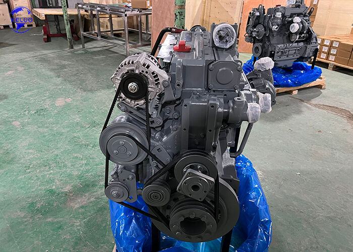 Motore diesel a 4 tempi Deutz BF4M1013EC/FC raffreddato ad acqua (serie 1013) per l'edilizia, i gruppi elettrogeni e l'industria nautica.