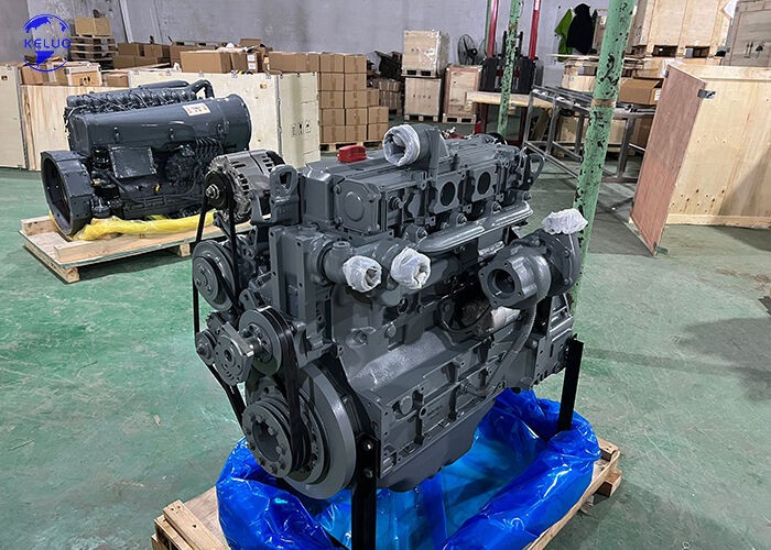 Motore diesel a 4 tempi Deutz BF4M1013EC/FC raffreddato ad acqua (serie 1013) per l'edilizia, i gruppi elettrogeni e l'industria nautica.